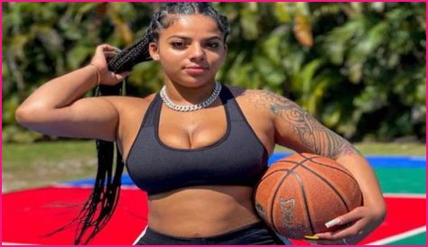 Meet the Plus-Size Instagram Model and Influencer